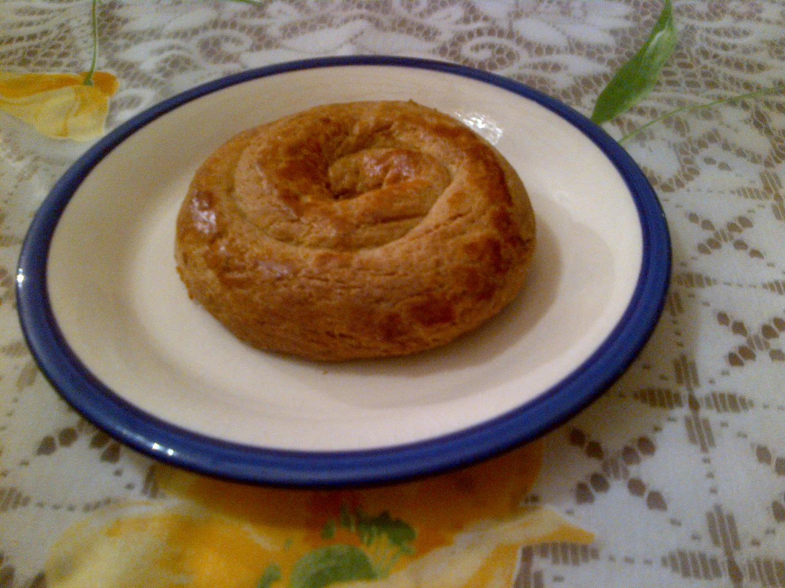 Tahinli Çörek - tabakta servis